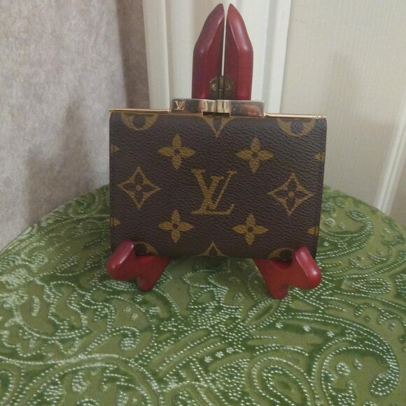 Louis Vuitton Monogram Kiss-lock Coin and Card Wallet - Picture 1 of 15